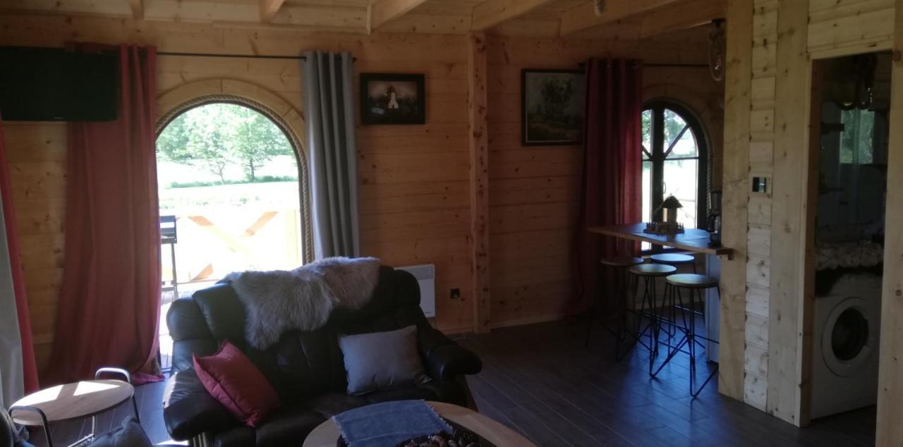 Woodorf-Drewnem: Riverside Log Cabins with Outdoor Activities Ustka Exterior photo