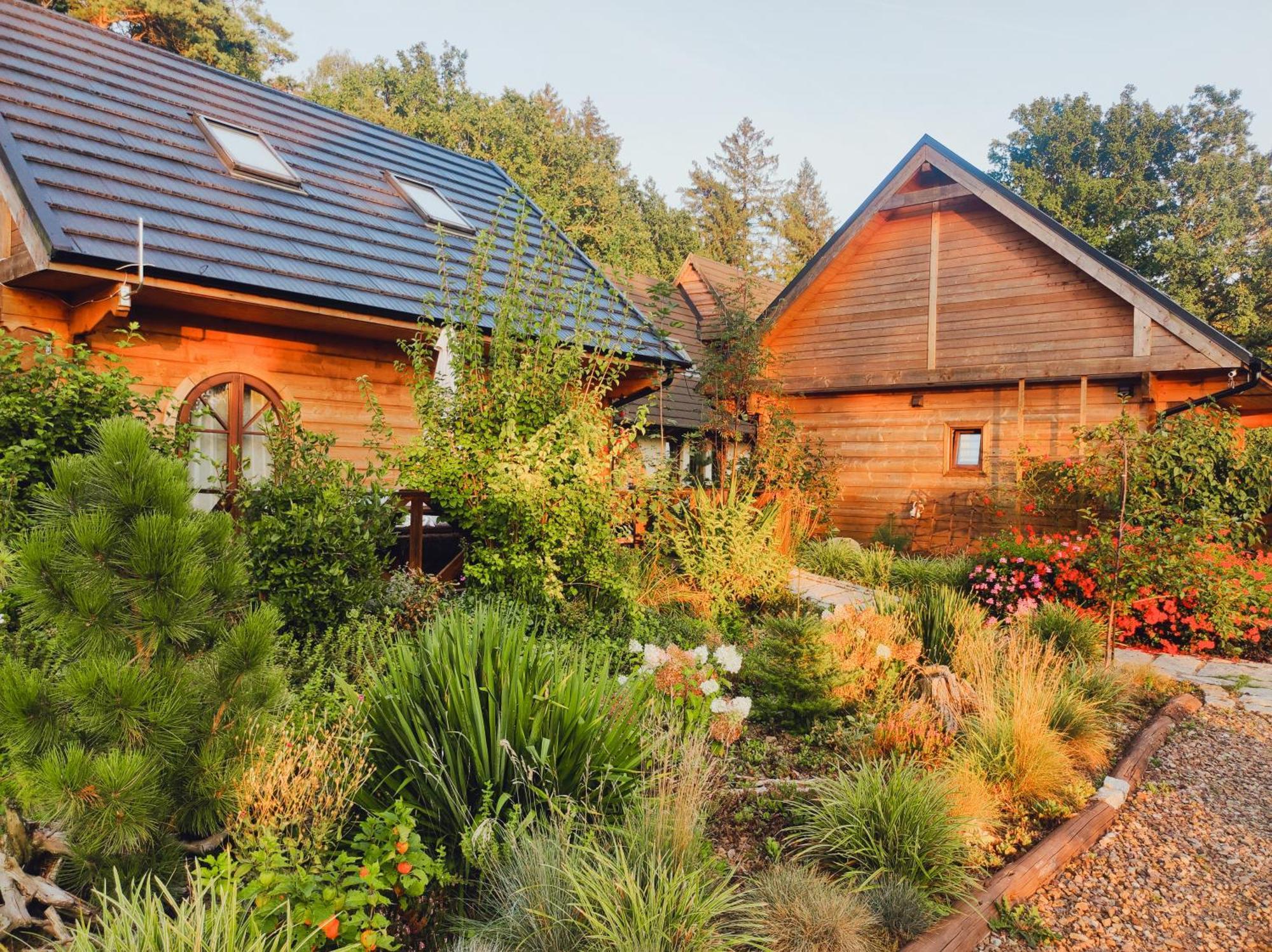 Woodorf-Drewnem: Riverside Log Cabins with Outdoor Activities Ustka Exterior photo
