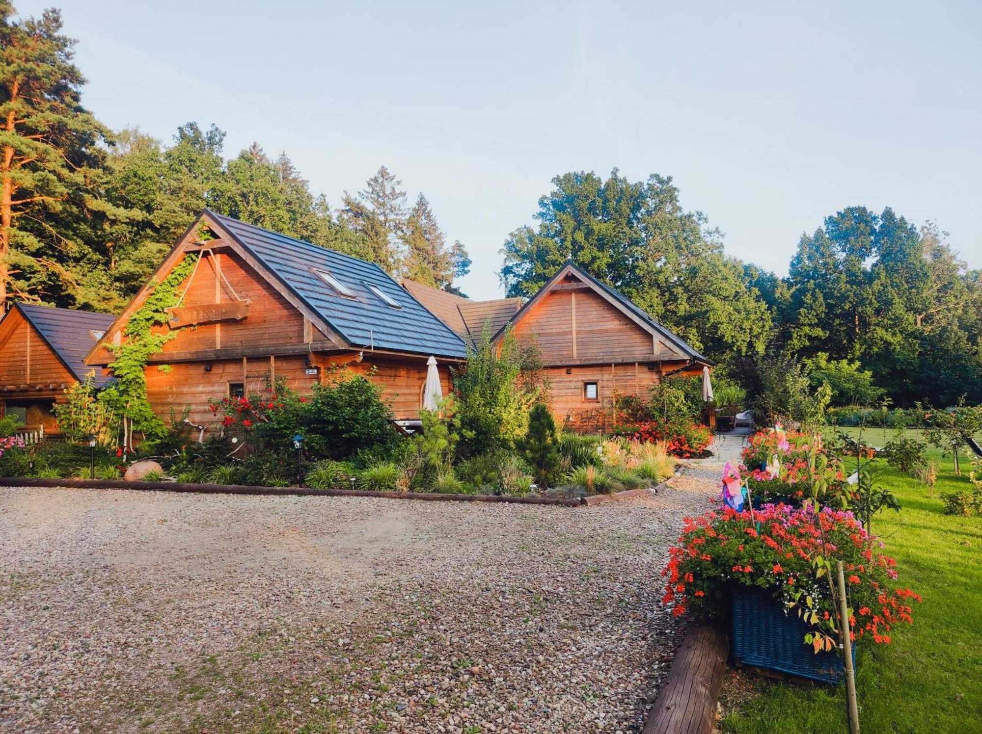 Woodorf-Drewnem: Riverside Log Cabins with Outdoor Activities Ustka Exterior photo