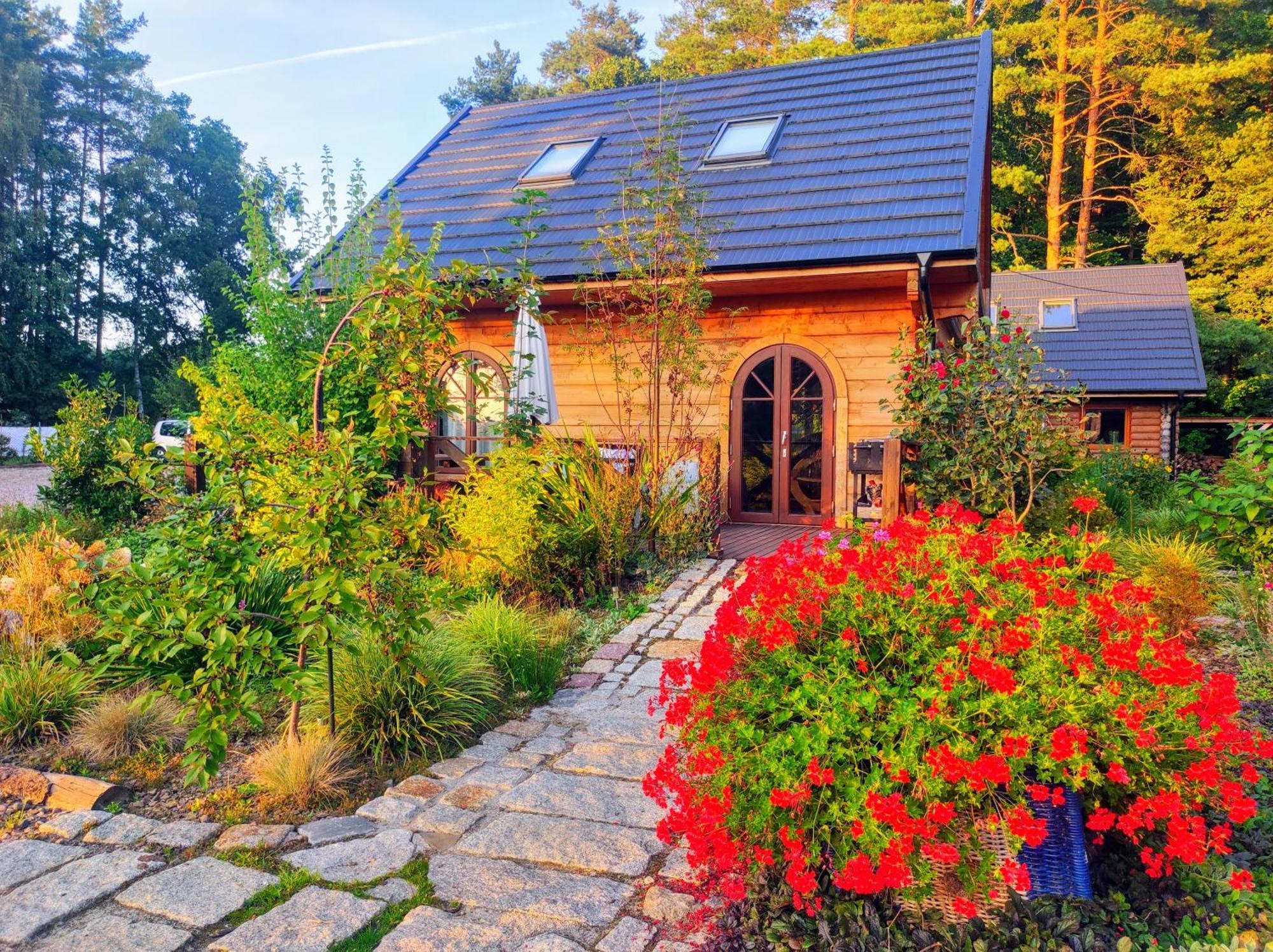 Woodorf-Drewnem: Riverside Log Cabins with Outdoor Activities Ustka Exterior photo