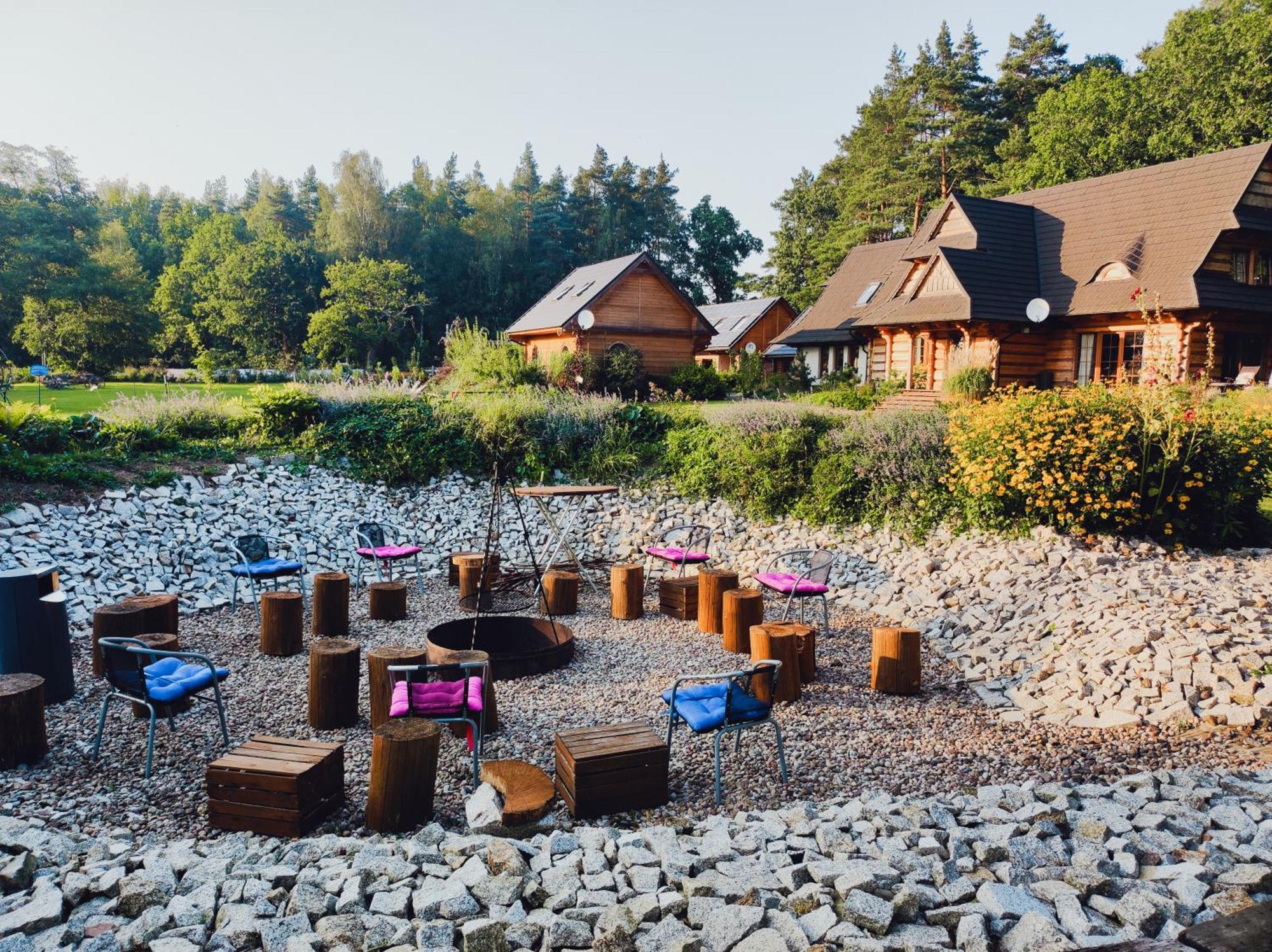 Woodorf-Drewnem: Riverside Log Cabins with Outdoor Activities Ustka Exterior photo